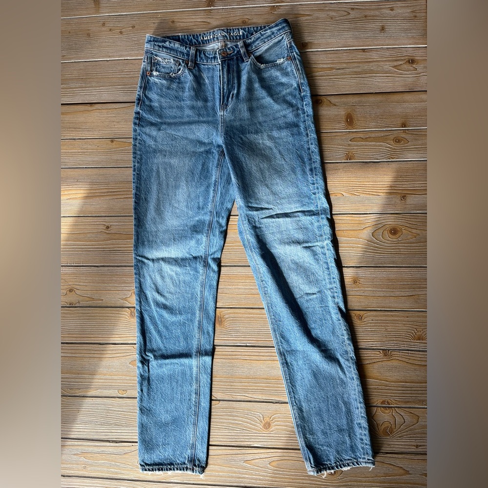 NEW American Eagle X-Long Mom Jean Size 4 Medium Wash